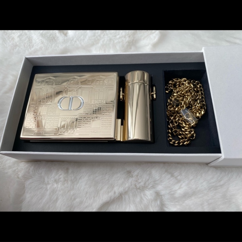 LIMITED EDITION HOLIDAY LIPSTICK HOLDER ONLY

Lipsticks not included!!!!